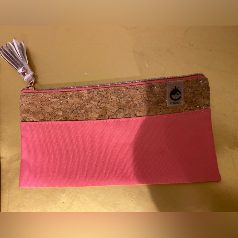 Studio C pink and cork brown zippered bag